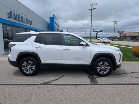 Used 2026 Chevrolet Equinox LT AWD/4WD image 2