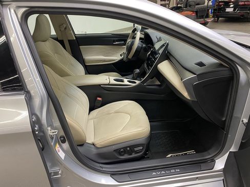 Used 2019 Toyota Avalon Limited w/ Advanced Safety Package image 12