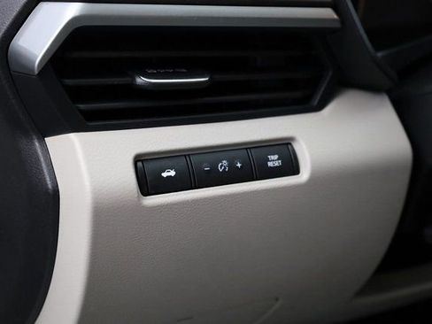 Used 2024 Nissan Altima 2.5 SV image 12