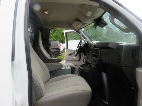 Used 2019 Chevrolet Express 2500 w/ Driver Convenience Package RWD image 16