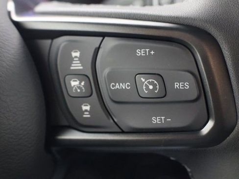 Used 2025 Jeep Wrangler Willys image 12