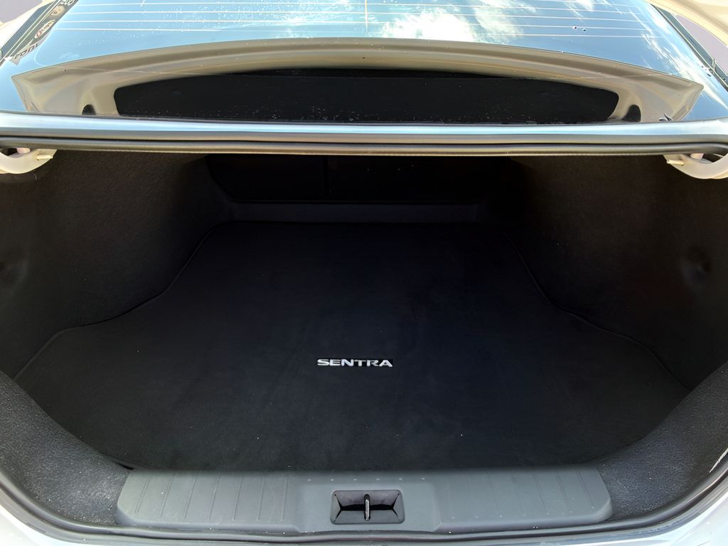 Used 2025 Nissan Sentra SR FWD image 13