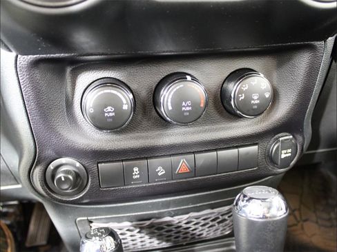 Used 2018 Jeep Wrangler Unlimited Sport S image 18