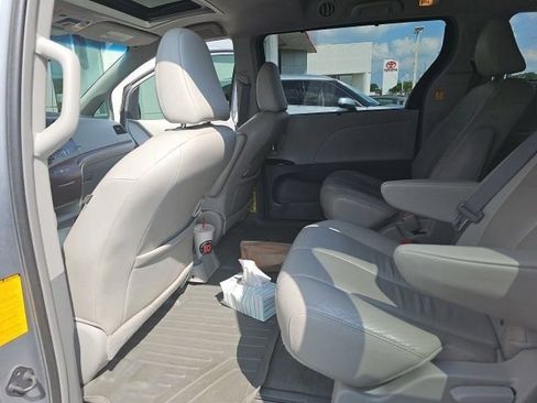 Used 2013 Toyota Sienna XLE FWD image 6