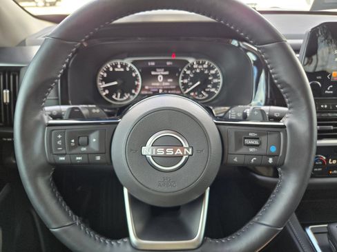 Used 2025 Nissan Pathfinder SL FWD image 11