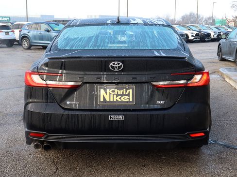 Used 2025 Toyota Camry SE image 5