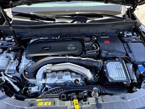 Used 2025 Mercedes-Benz GLB 250 image 31