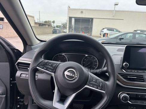 Used 2025 Nissan Altima 2.5 SV image 36