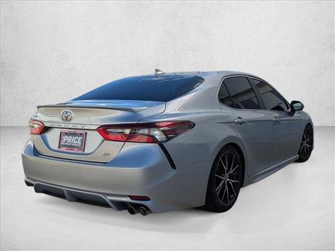 Used 2022 Toyota Camry SE image 5