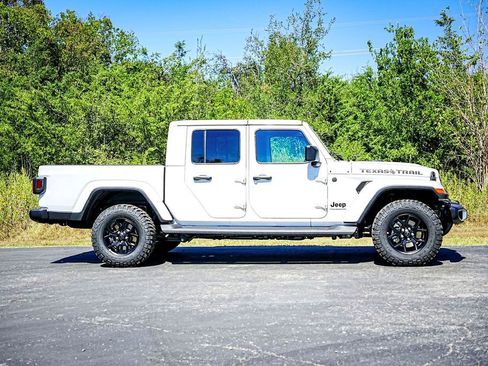 New 2025 Jeep Gladiator Sport image 6