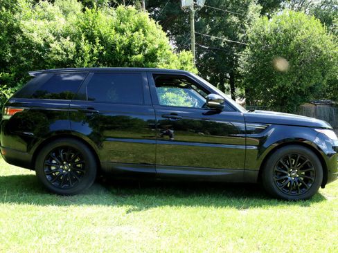 Used 2017 Land Rover Range Rover Sport SE image 4