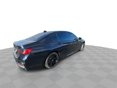 Used 2021 BMW 740i xDrive w/ M Sport Package image 8