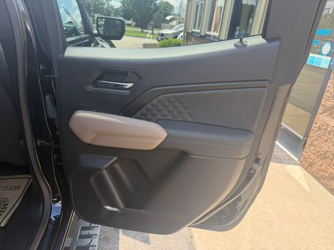 Used 2025 GMC Canyon Denali AWD/4WD image 24