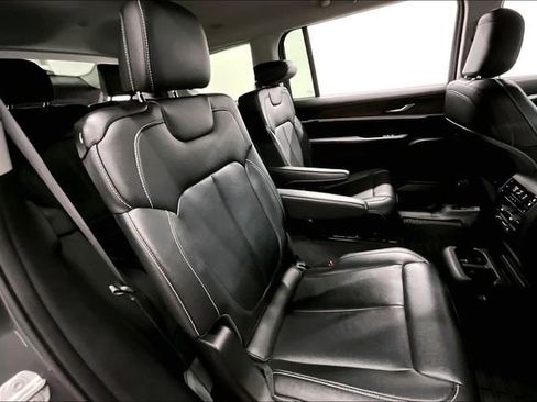Used 2024 Jeep Grand Cherokee L Limited AWD/4WD image 24