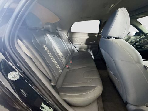 Used 2022 Hyundai Elantra SEL w/ Convenience + Premium Package image 26