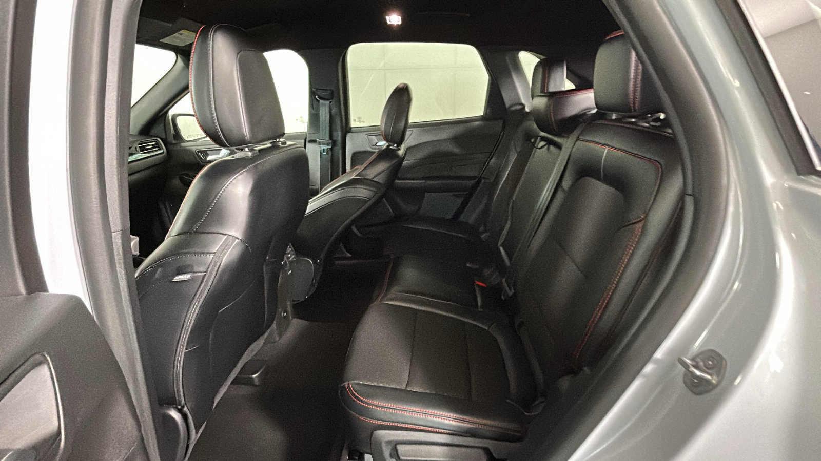Used 2025 Ford Escape ST-Line Select AWD/4WD image 32