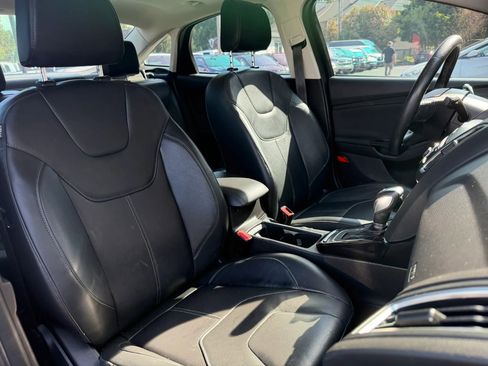 Used 2017 Ford Focus Titanium w/ Titanium Technology Package FWD image 25