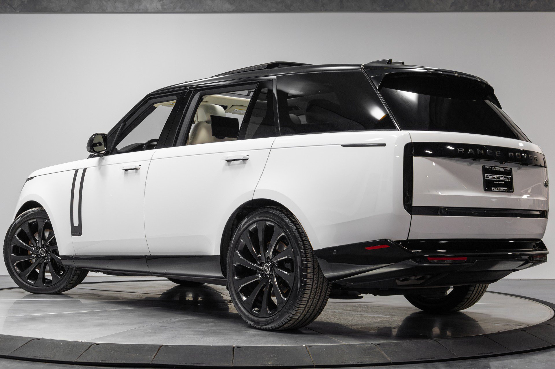 Used 2023 Land Rover Range Rover Long Wheelbase Autobiography AWD/4WD image 51