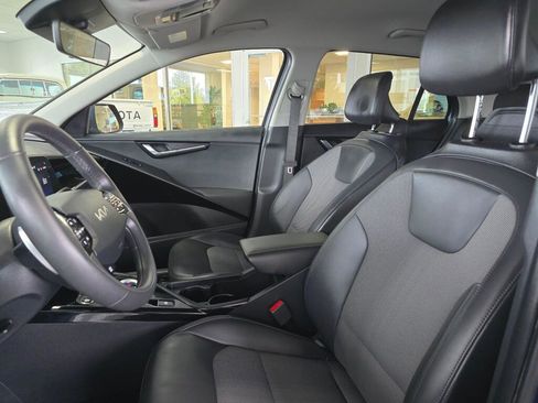 Used 2025 Kia Niro EX w/ EX Cold Weather Package FWD image 22