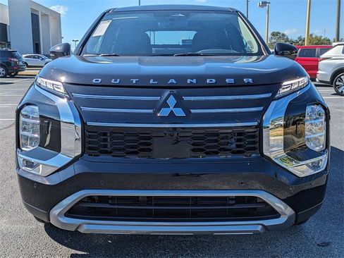 New 2025 Mitsubishi Outlander SE image 9