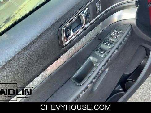 Used 2019 Ford Explorer XLT w/ Equipment Group 202A FWD image 17