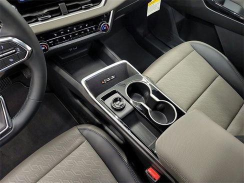 New 2026 Chevrolet Equinox LT w/ Convenience Package II image 40