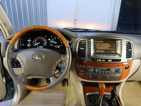 Used 2005 Lexus LX 470 4WD image 22