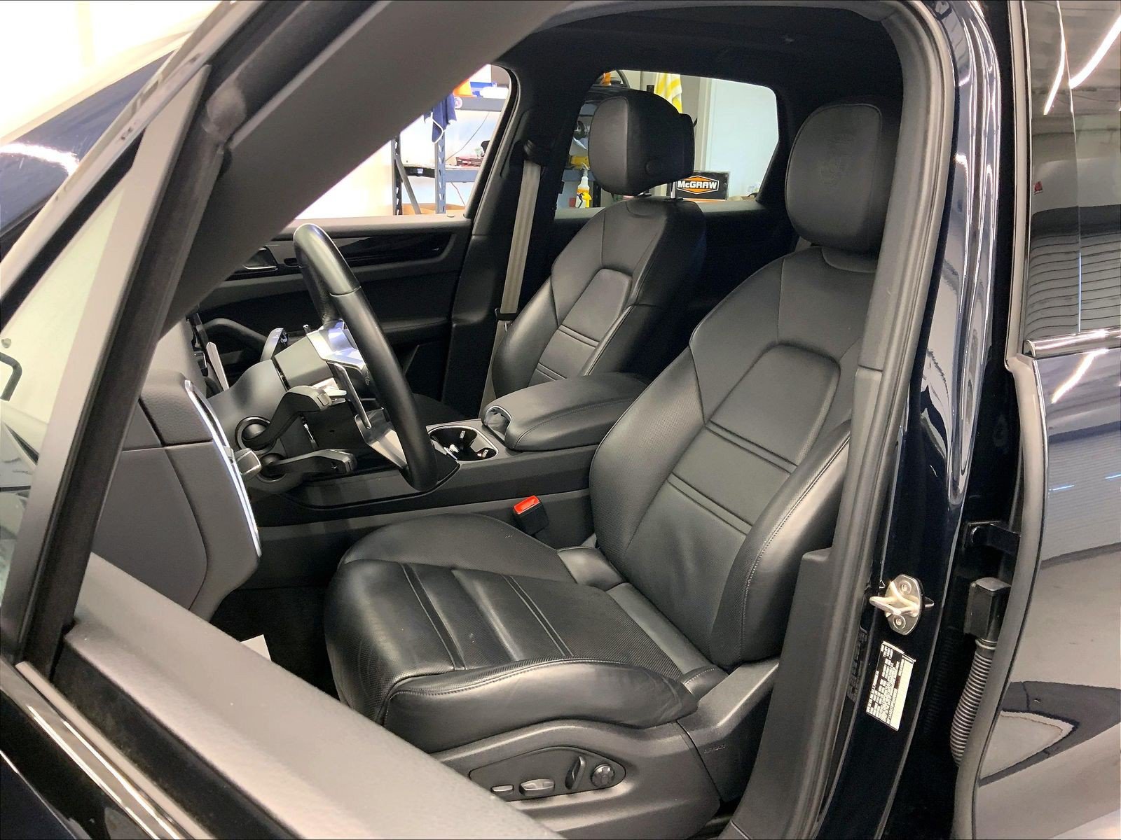 Certified 2023 Porsche Cayenne Platinum Edition AWD/4WD image 5
