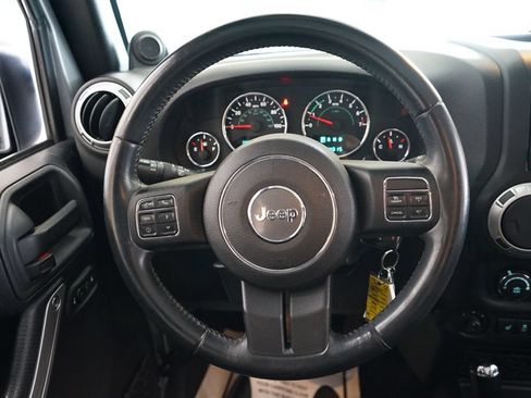 Used 2014 Jeep Wrangler Unlimited Sahara w/ Dual Top Group AWD/4WD image 27