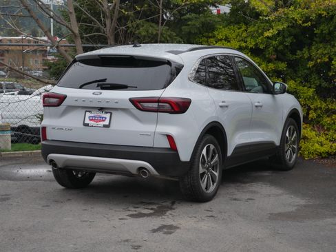 Certified 2025 Ford Escape Platinum AWD/4WD image 22