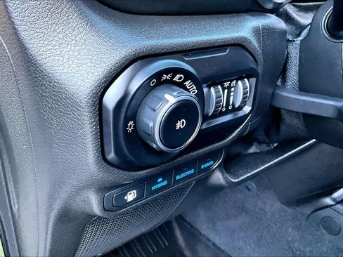 Used 2021 Jeep Wrangler Unlimited Sahara w/ Cold Weather Group AWD/4WD image 32
