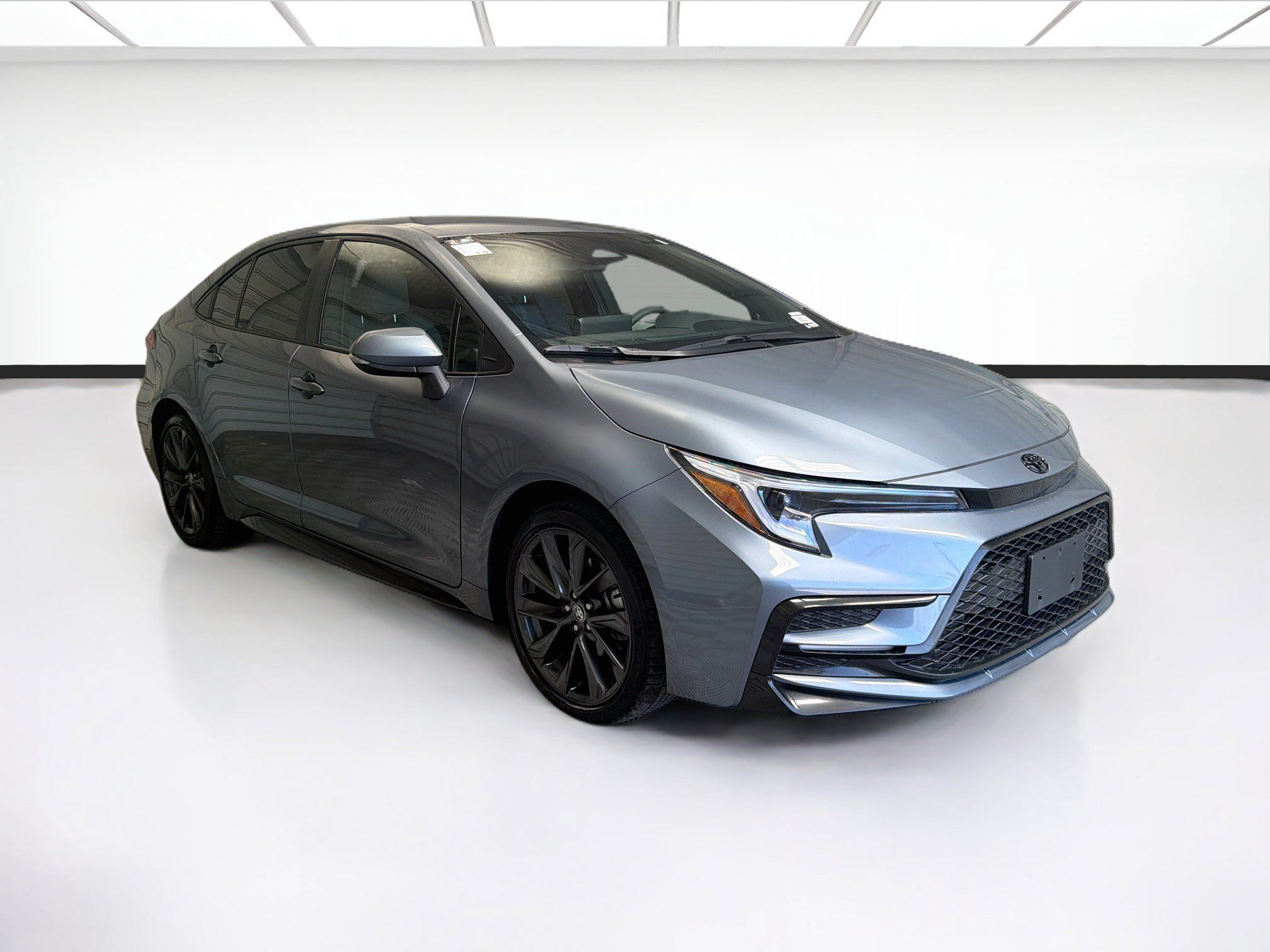 Used 2025 Toyota Corolla SE FWD image 3