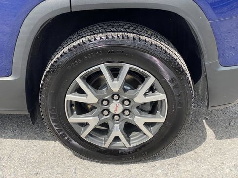 Used 2023 GMC Acadia SLE w/ Driver Convenience Package image 9