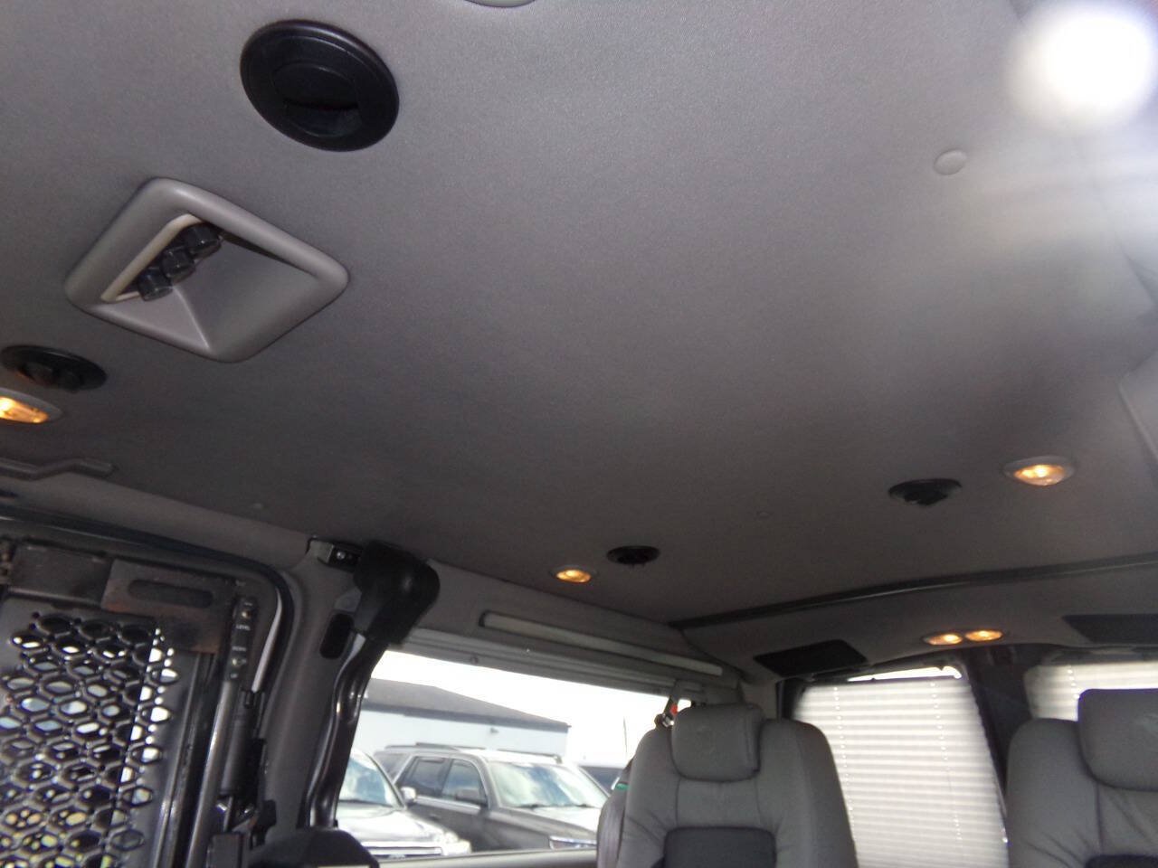 Used 2010 GMC Savana 1500 w/ Preferred Equipment Group RWD image 14