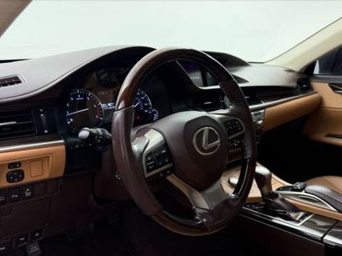 Used 2018 Lexus ES 350 w/ Luxury Package w/Wood Trim FWD image 24
