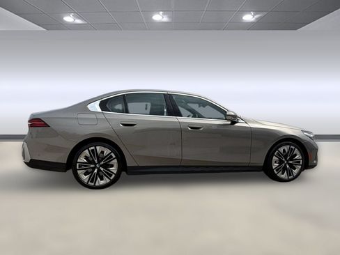 Used 2026 BMW 530i RWD image 7