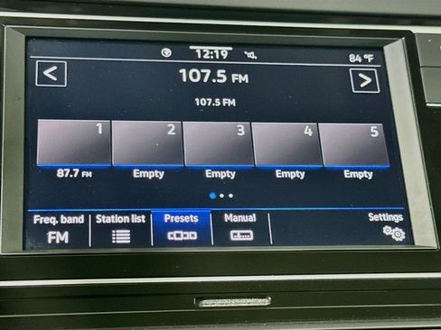 Used 2022 Volkswagen Jetta SE w/ Panoramic Sunroof Package FWD image 21