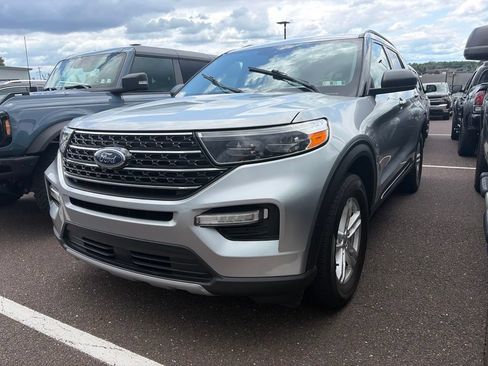 Used 2020 Ford Explorer XLT w/ Equipment Group 202A AWD/4WD image 3