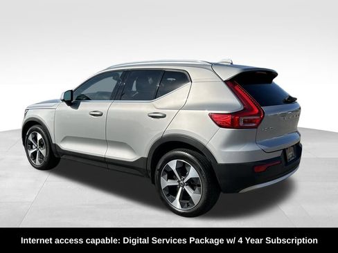 Used 2023 Volvo XC40 B5 Plus image 3