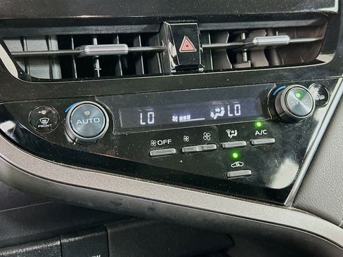 Used 2024 Toyota Camry SE image 23