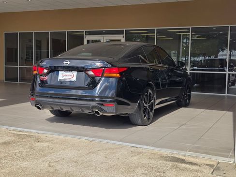 Used 2024 Nissan Altima 2.5 SR w/ SR Premium Package FWD image 7