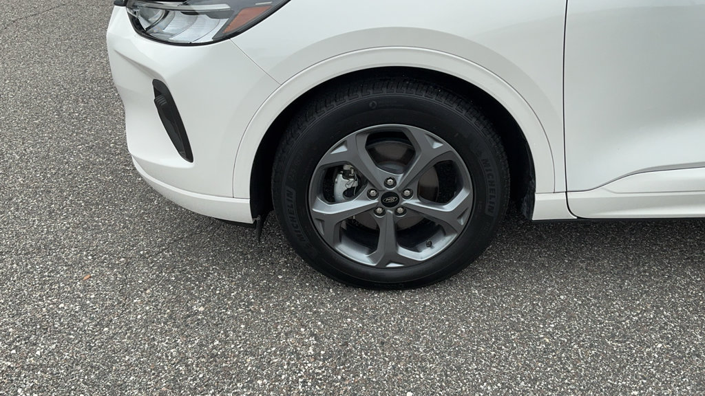 Certified 2024 Ford Escape ST-Line w/ Tech Pack #1 FWD image 9
