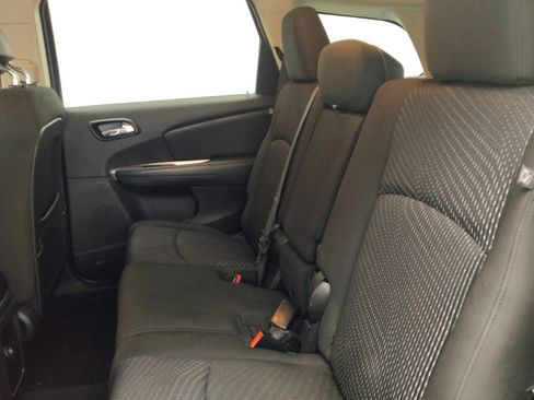 Used 2020 Dodge Journey SE w/ SE Popular Equipment Group FWD image 18