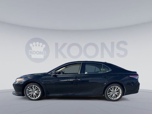 Used 2020 Toyota Camry XLE image 2