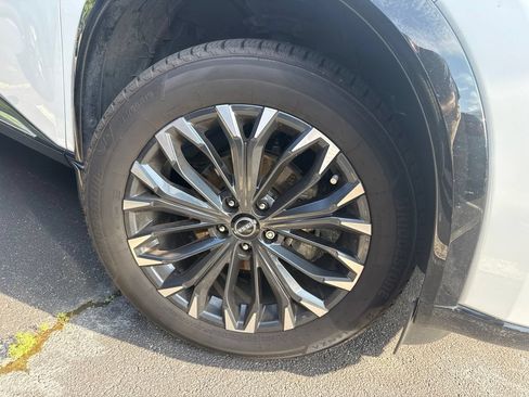 Used 2024 Nissan Rogue Platinum FWD image 3