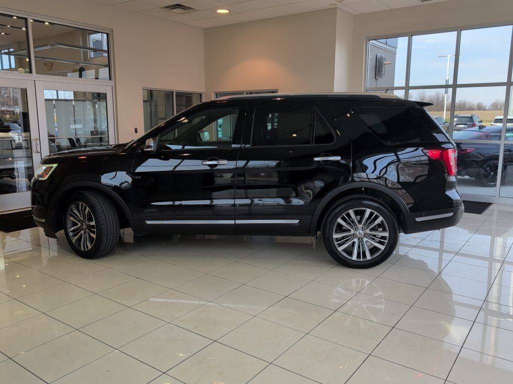 Used 2018 Ford Explorer Platinum AWD/4WD image 2