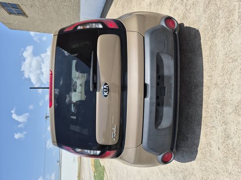 Used 2016 Kia Soul FWD image 8