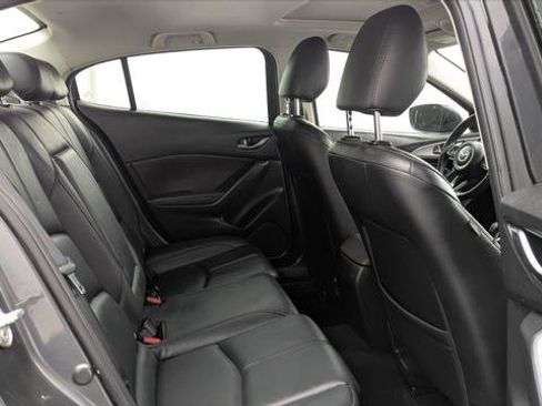 Used 2018 MAZDA MAZDA3 Touring FWD image 19