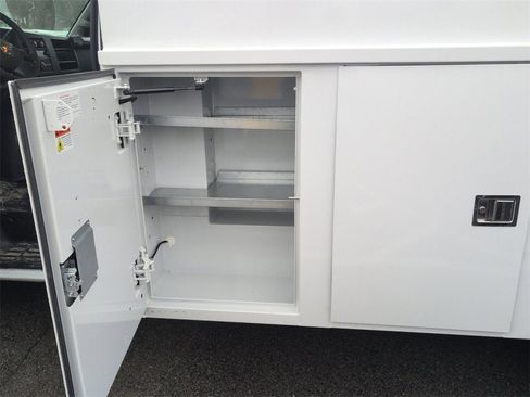 New 2025 Chevrolet Express 3500 image 17