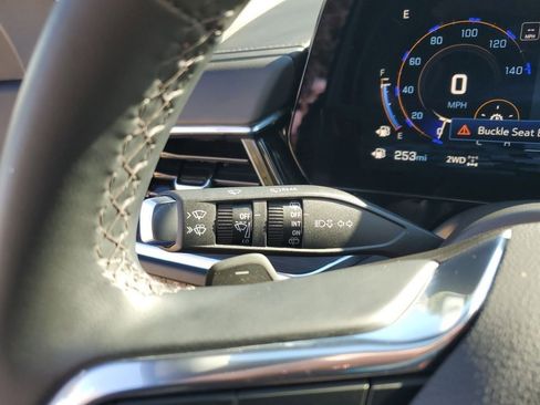 Used 2025 Chevrolet Suburban Z71 image 35